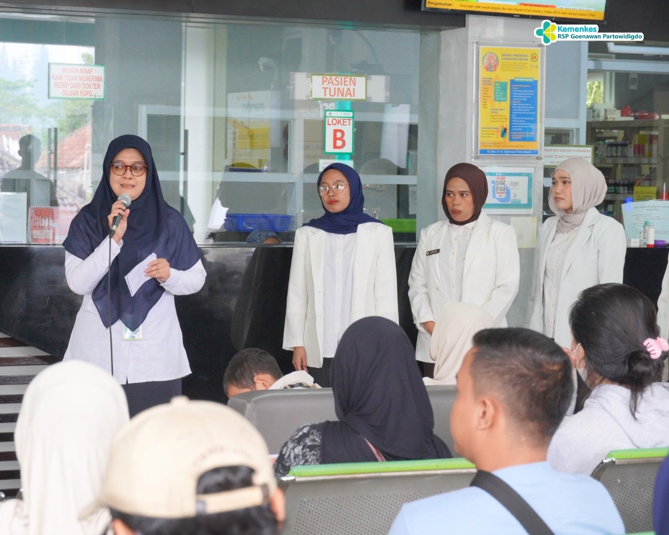 Edukasi Kesehatan Penggunaan inhaler yang benar pada penderita asma. Bersama Apoteker RS Goenawan dan Mahasiswa Universitas 17 Agustus.