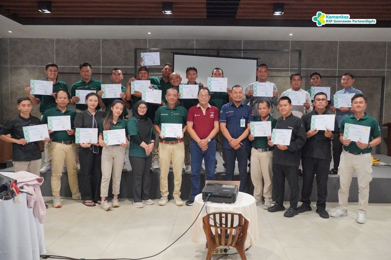 Pelatihan Basic Life Support (BLS) bagi karyawan Alfa Jivana Resort agar sigap mengenali kegawatdaruratan dan memberikan pertolongan pertama.  ​Dengan teori dan praktik BHD, semua orang dilatih untuk siap bertindak dan menyelamatkan nyawa.