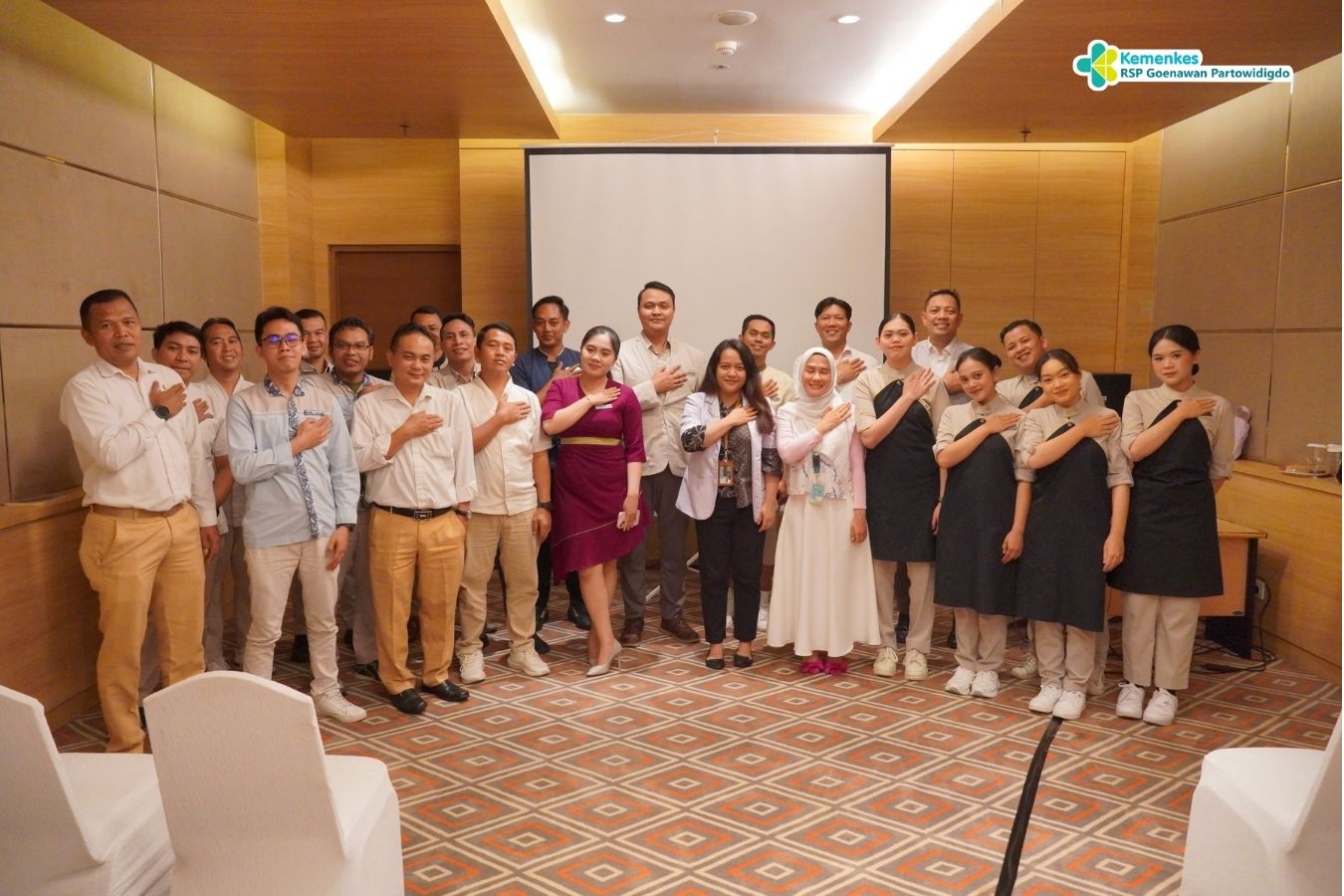 RS Goenawan Partowidigdo berkesempatan mengadakan sosialisasi layanan Home Care sekaligus konsultasi kesehatan gratis bagi karyawan Hotel Pesona Alam, mulai dari berbagai divisi dan lini kerja.