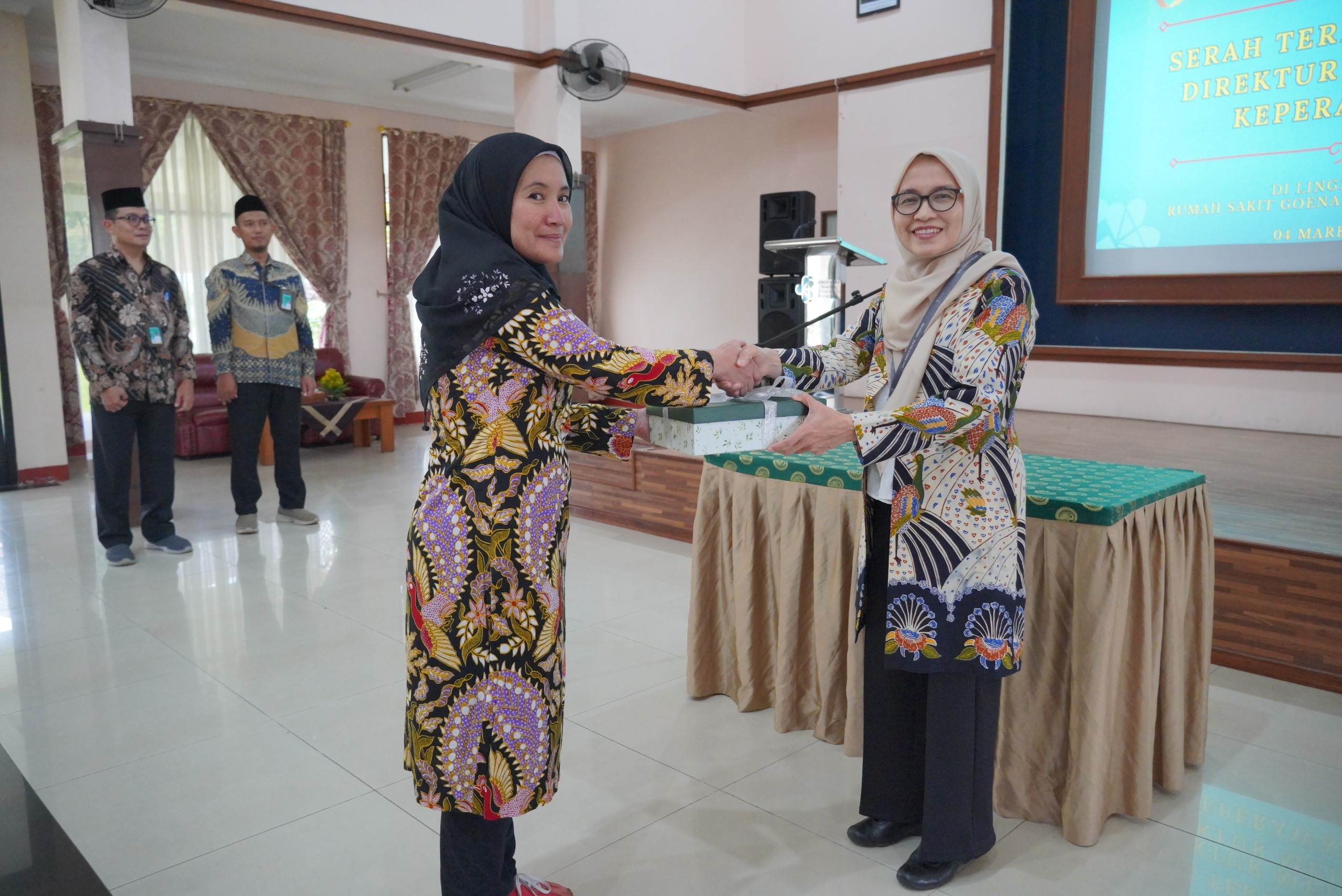 PENGUKUHAN DAN SERTIJAB  Plt. DIREKTUR MEDIK DAN KEPERAWATAN RS GOENAWAN